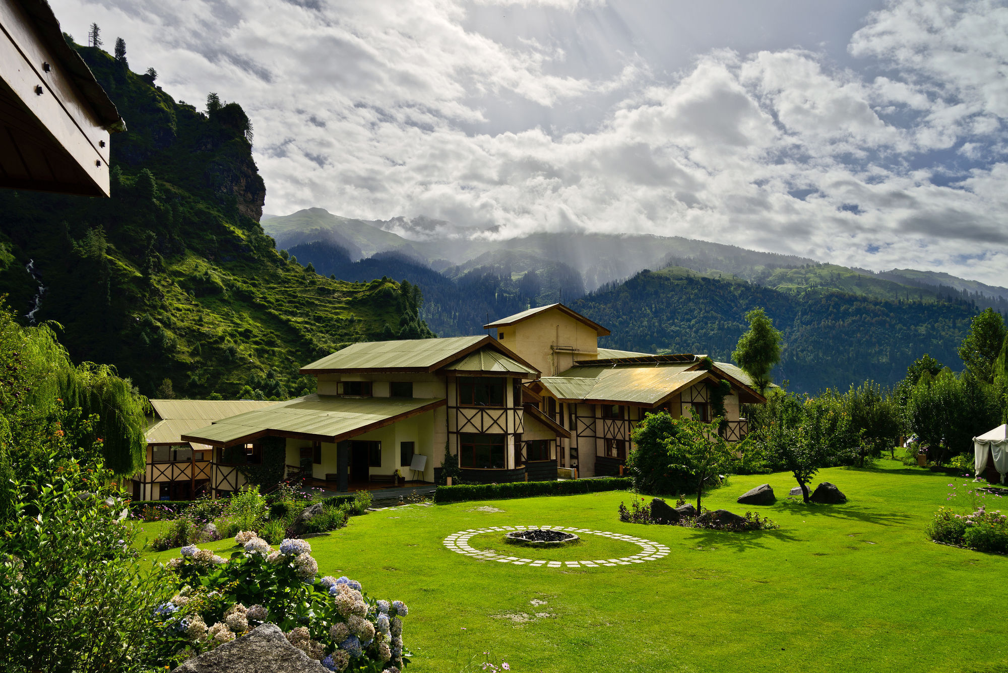 Solang Valley Resort Palchān Dış mekan fotoğraf